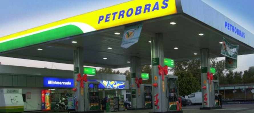 En medio de las protestas, Petrobras elevó este lunes el precio del diesel en un 0,97 %,...