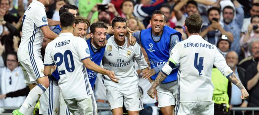 Pero el Real Madrid es campeón de Europa por algo. Triple de Llull, otro de Rudy y canasta...