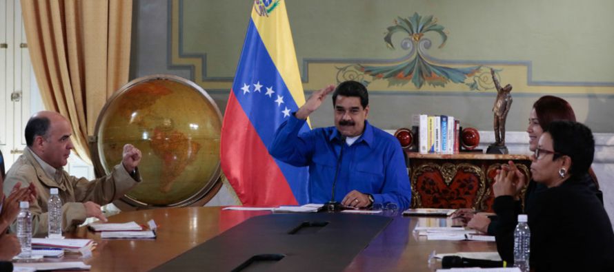 El Gobierno de Estados Unidos impuso sanciones contra la estatal petrolera venezolana (PDVSA) y...