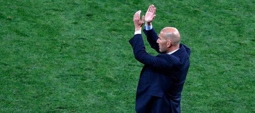 El sorpresivo anuncio se produce menos de una semana después de que Zidane llevara al Madrid...