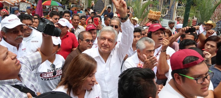 López Obrador lanzó un mensaje desde el Estado de San Luis Potosí. Parado...