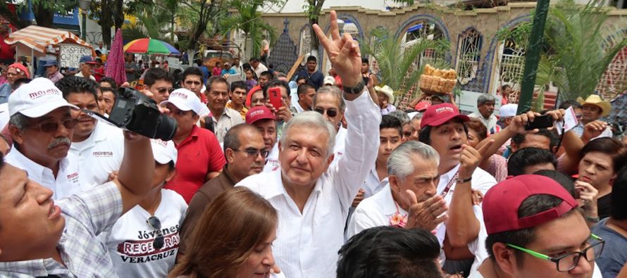 Inmune a los ataques de sus rivales, Andrés Manuel López Obrador se mantiene...