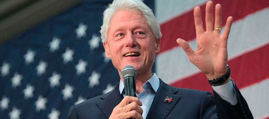 Cabe señalar que la conducta sexual de Clinton abocó en 1998 al entonces presidente a...