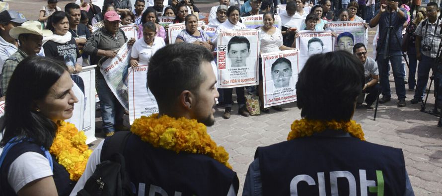 Los 43 estudiantes de la Escuela Normal Rural de Ayotzinapa, estado de Guerrero, desaparecieron el...