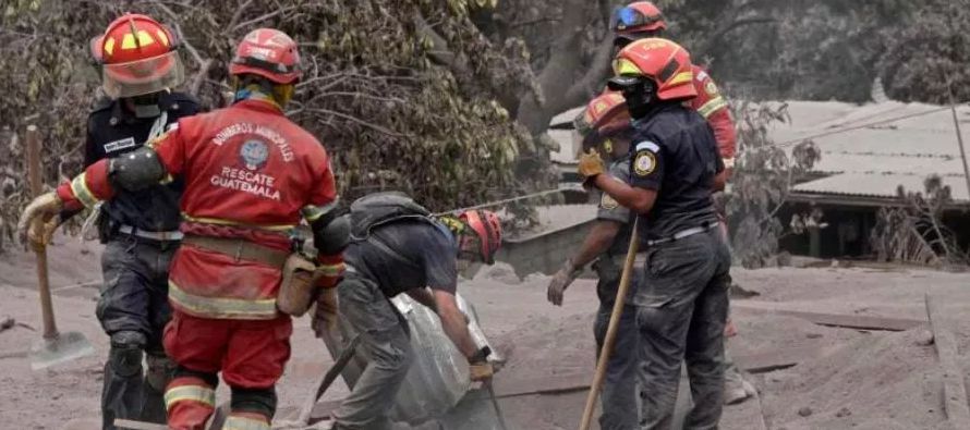 La violenta erupción del volcán de Fuego ha dejado hasta ahora 101 fallecidos, 1,7...