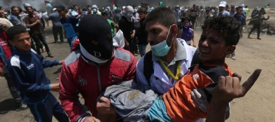 Entre los heridos se encuentran dos reporteros: Mohamed al Baba, fotógrafo de AFP, que...