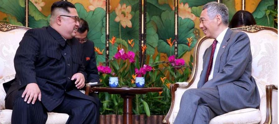El líder norcoreano, Kim Jong-un, fue recibido hoy por el primer ministro singapurense, Lee...