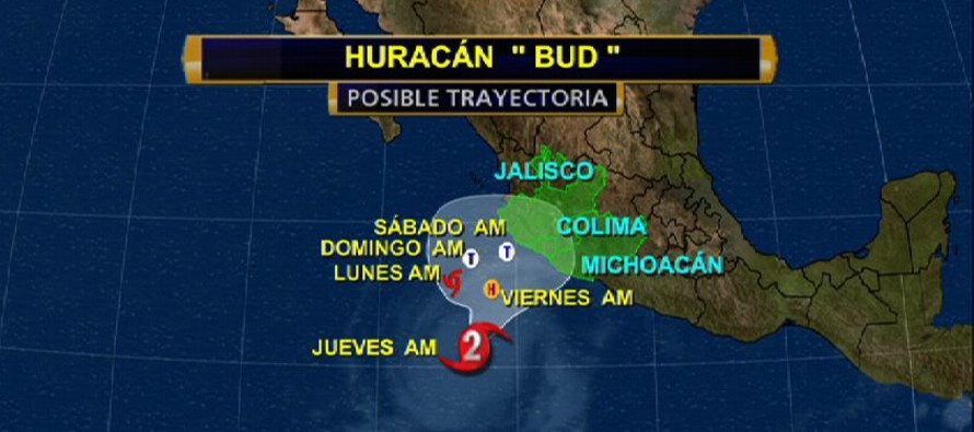 El Centro Nacional de Huracanes de Estados Unidos reportó que Bud tenía vientos...