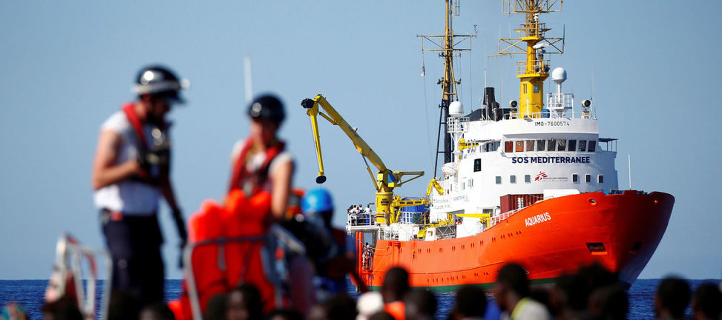 Entre estos inmigrantes rescatados en alta mar hay 123 menores no acompañados, 11 de ellos...
