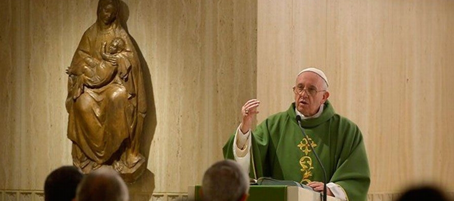 Francisco dedicó hoy en la misa en Casa Santa Marta a todas "las mujeres descartadas, a...