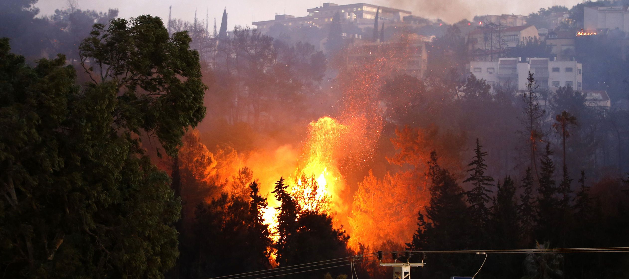 Algunos de los incendios se produjeron en las áreas de Kissufim, Beeri y en un terreno...