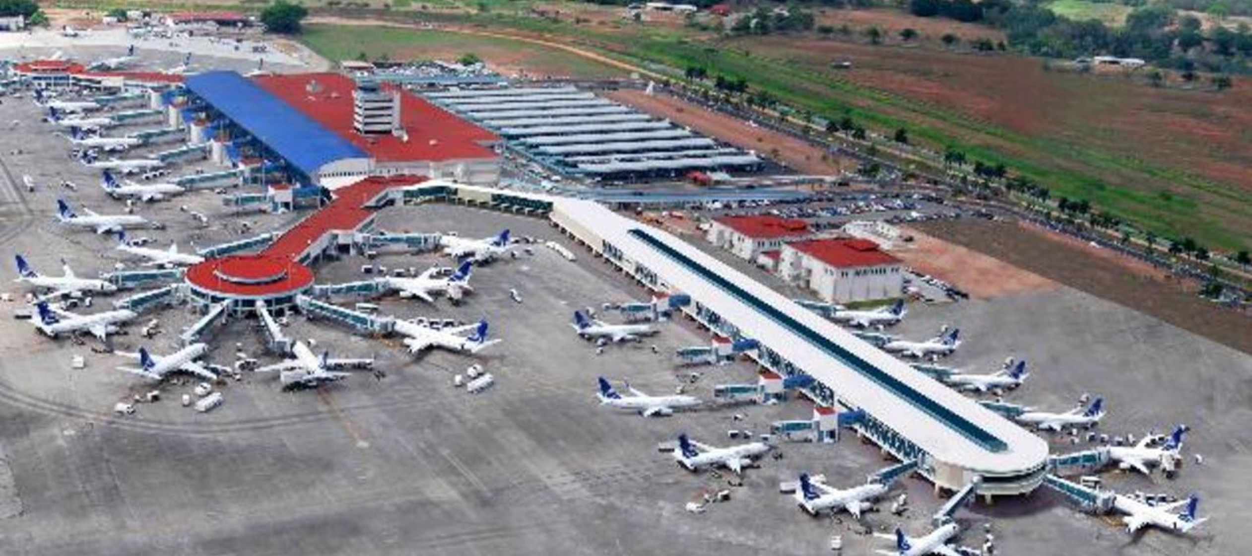 En el informe "Análisis de inversiones aeroportuarias en América Latina al...