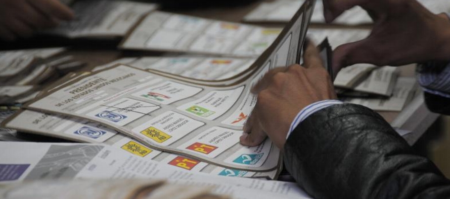 En México se vota marcando papeletas en las que cada ciudadano destaca a su candidato...