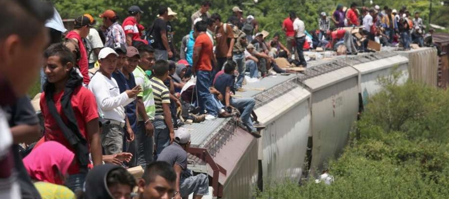 "Este éxodo debe terminar", dijo Pence a los presidentes de Guatemala, El Salvador...