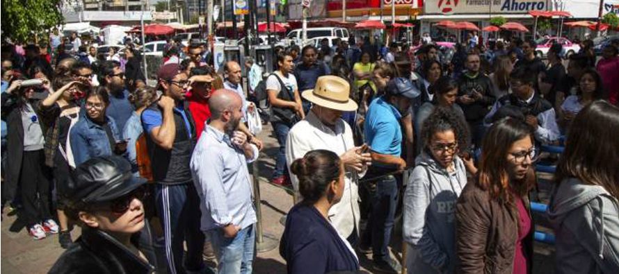 Los mexicanos eligen hoy al presidente del país y otros 3,400 cargos en una jornada en la...