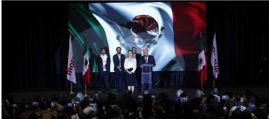 "No los voy a decepcionar", aseguró López Obrador ante miles de mexicanos...