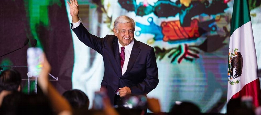 López Obrador llega al poder pacíficamente a través del voto en una gran...