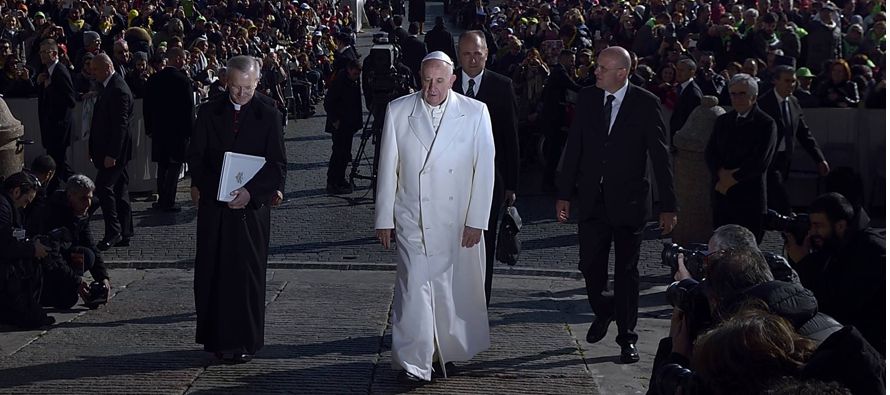 El ala ultra entra a matar. Considera que Bergoglio, de 81 años, no ha actuado hasta ahora...
