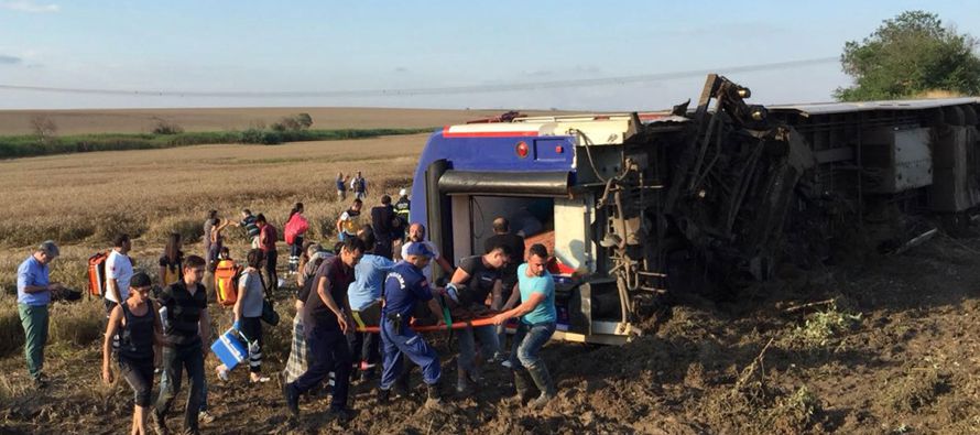 Cinco vagones de un convoy con 368 pasajeros se salieron de las vías cuando el tren...