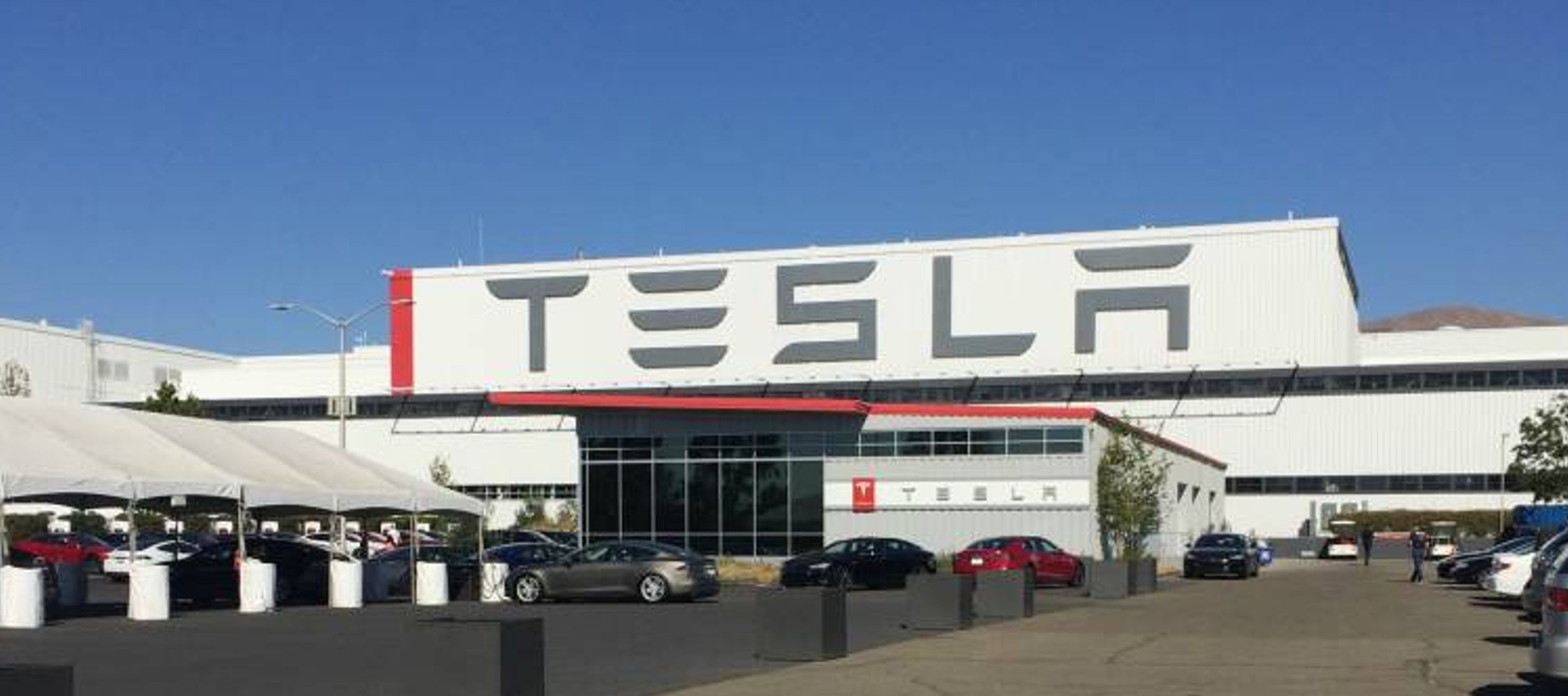 Un portavoz de Tesla confirmó a Efe que la construcción de la planta, denominada...