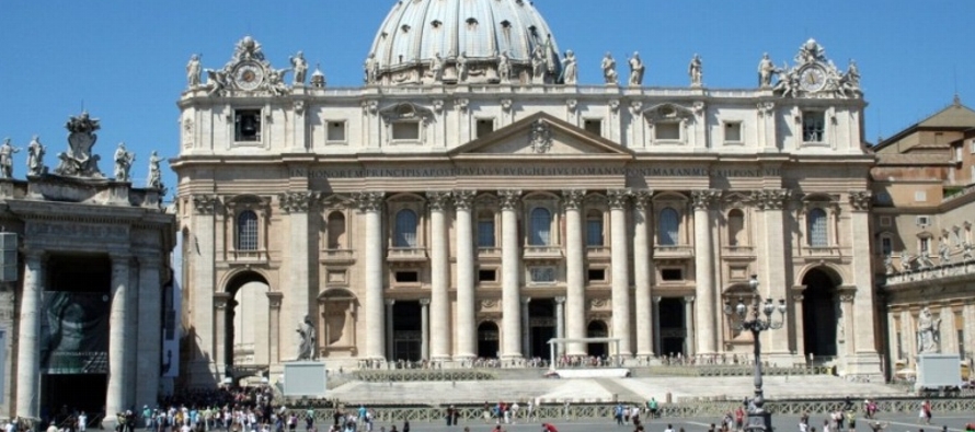 La imponente basílica, una de las cuatro papales y propiedad extraterritorial del Vaticano,...