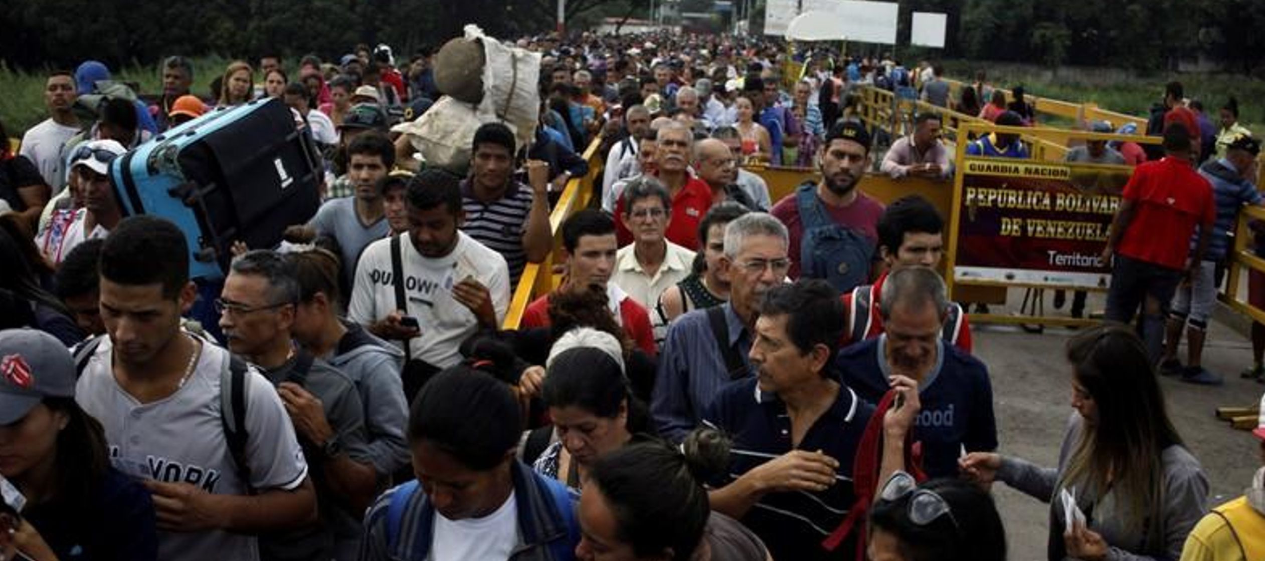 Migración Colombia reveló que de un total de 870.093 venezolanos, 381.735 se...