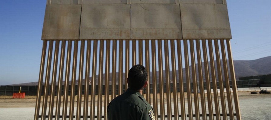 Durante su campaña presidencial, Trump prometió construir un muro fronterizo para...