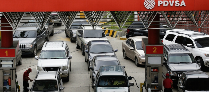 El Gobierno venezolano inició ayer un polémico registro del parque automotor que...