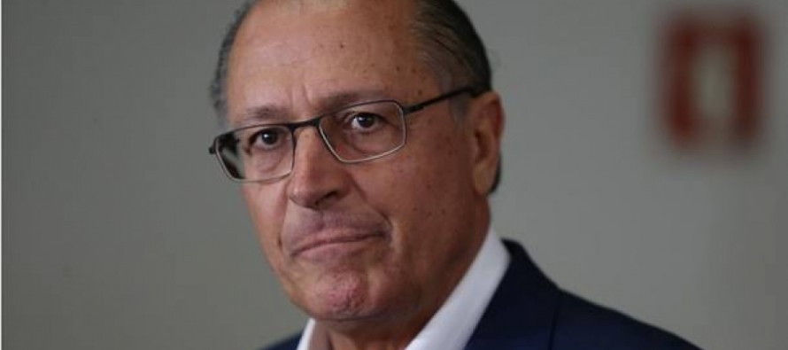 Alckmin es médico, tiene 65 años, fama de aburrido, le cuesta sonreír, su...
