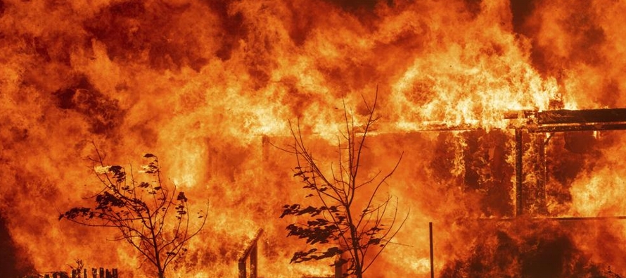 El incendio, conocido como "Mendocino Complex", creció hasta las 117.639...