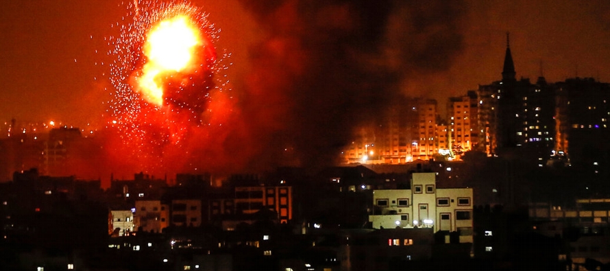 Ministerio de Salud de Gaza, dirigido también por Hamas, dijo que una mujer embarazada...