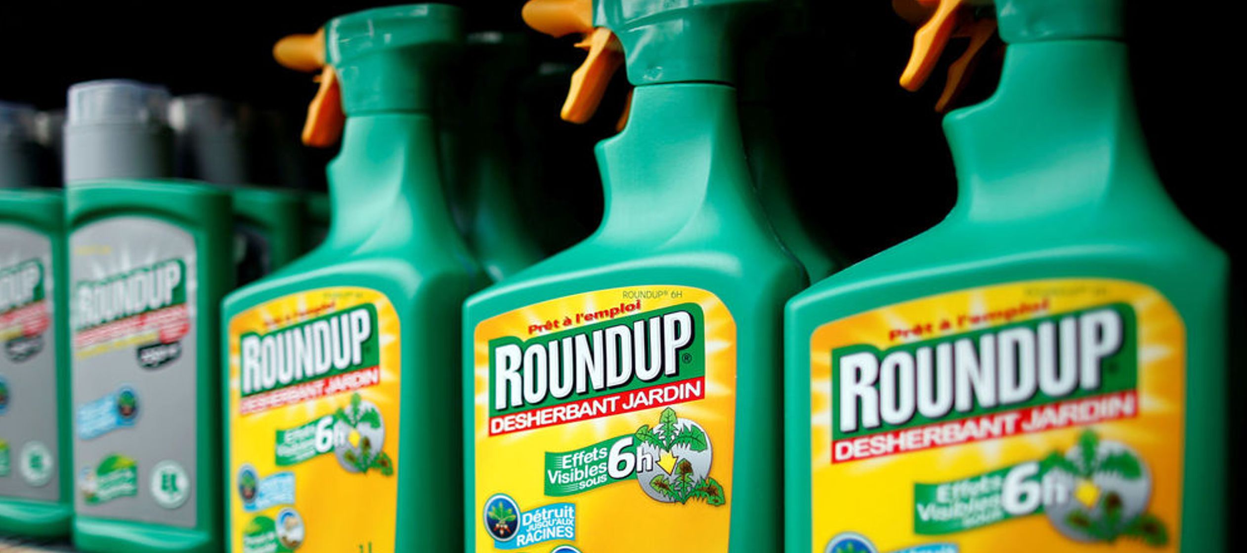 El hombre en cuestión, Dewayne Johnson, sostiene que utilizó el herbicida Roundup de...