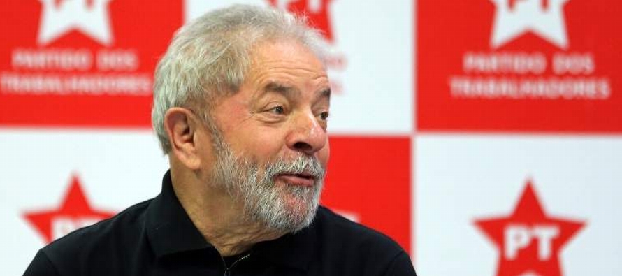 Lula está en prisión, condenado a doce años por corrupción en una corte...