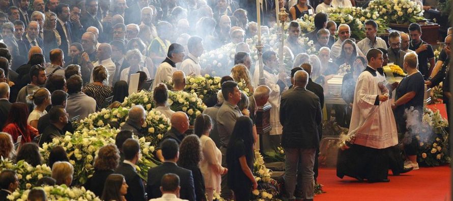 Italia lloró el sábado con un funeral de Estado a las víctimas del derrumbe de...