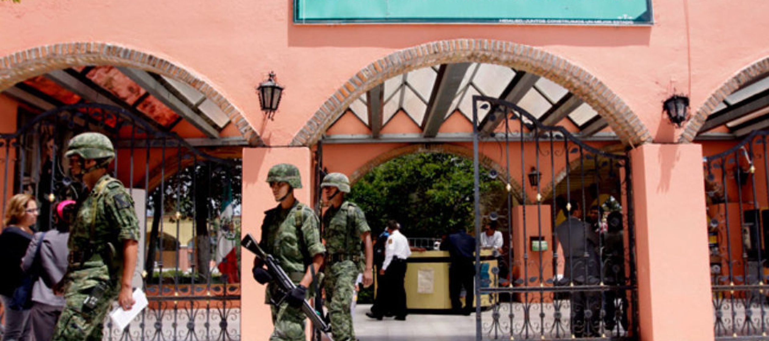 En este despliegue participan sobre todo el Ejército mexicano y la Policía estatal de...