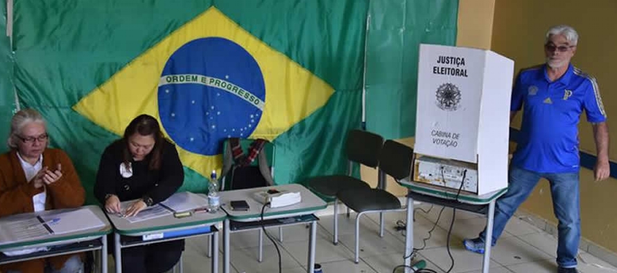 Votar es obligatorio en Brasil, aunque la multa por no hacerlo _ el equivalente a cerca de un...