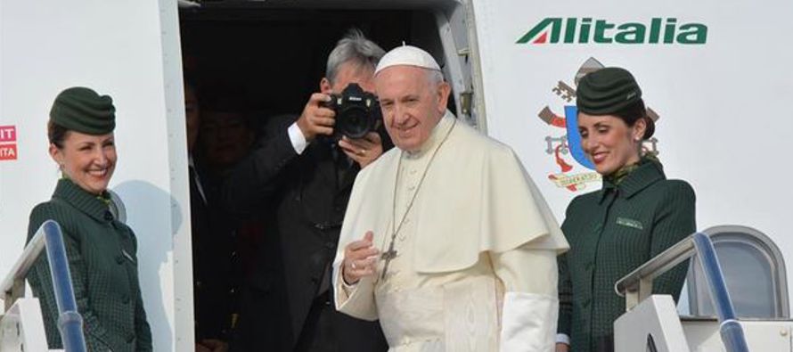 El papa Francisco emprendió hoy su viaje de dos días a Dublín para participar...