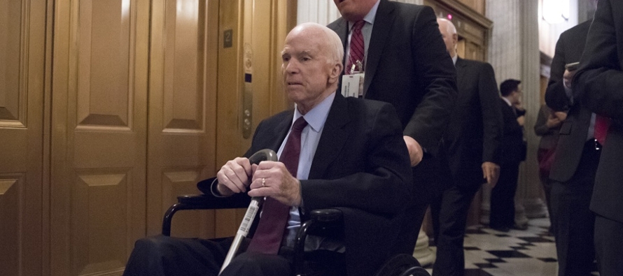 John McCain sobrevivió muchas dificultades en su vida: fue capturado como prisionero de...