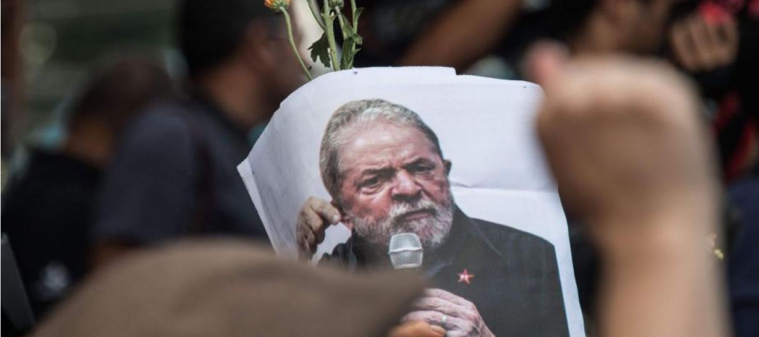 Lula violó la Ley de la Ficha Limpia que impide ser candidato a todo ciudadano con una...