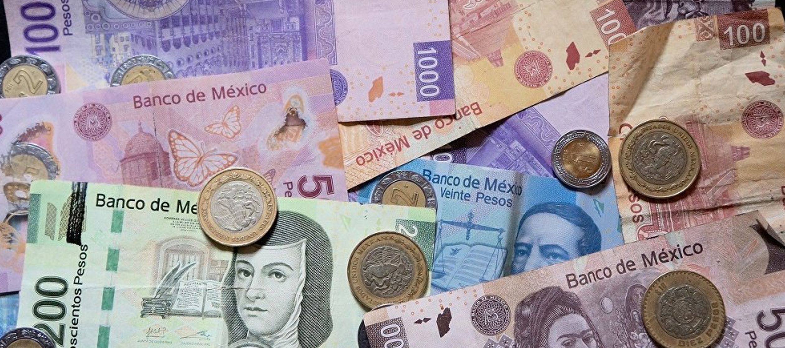 Al mismo tiempo, la depreciación del peso mexicano está relacionada con "la...