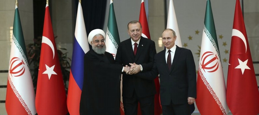 La cumbre, la tercera entre el mandatario iraní, Hasán Ruhani, y sus homólogos...