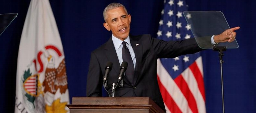 En un ataque inusual contra su sucesor, Obama dijo que los estadounidenses viven tiempos peligrosos...