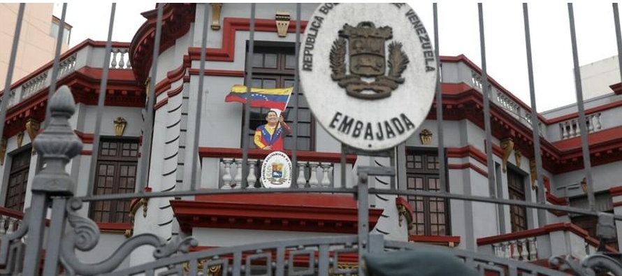 El canciller venezolano, Jorge Arreaza, informó que el puente aéreo que forma parte...