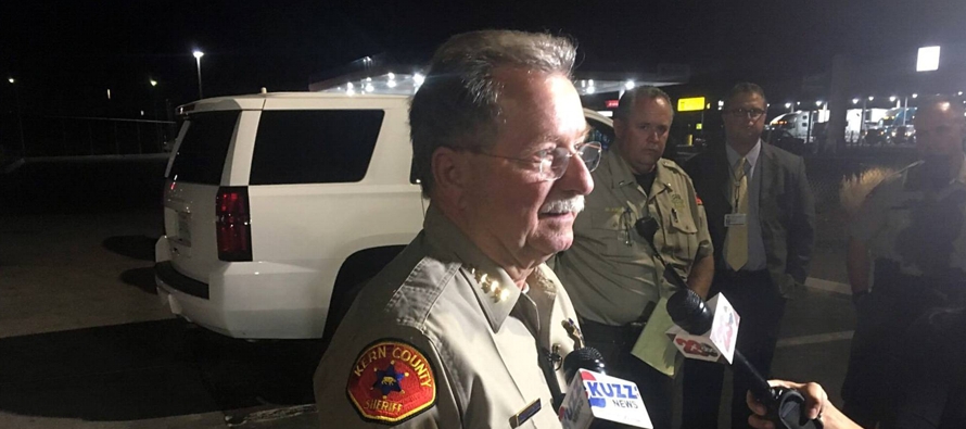 El sheriff del condado de Kern, Donny Youngblod dijo a la prensa que trataban de averiguar 