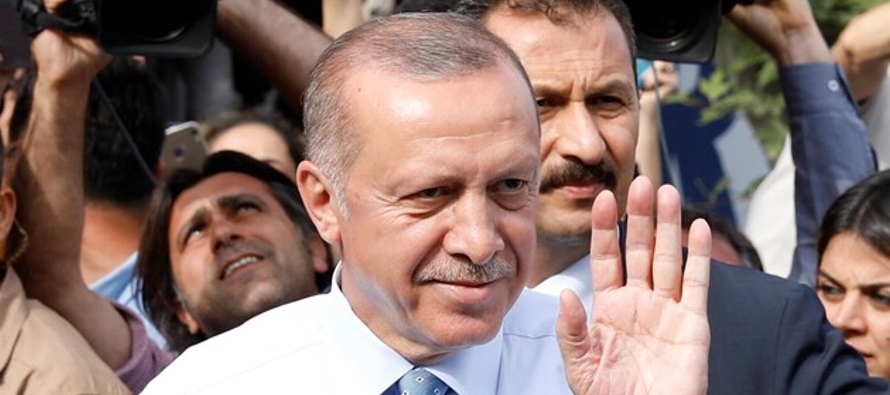 El presidente Erdogan, ha señalado que la caída de la lira turca frente al...
