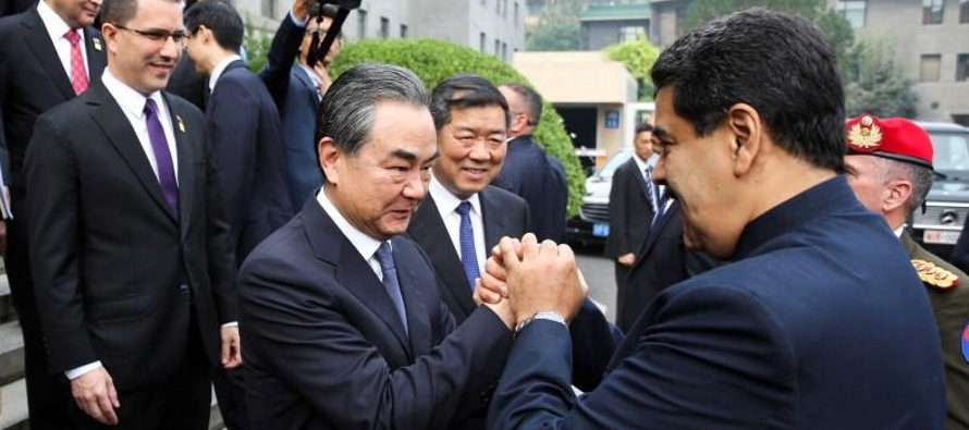 Maduro acudió a China en una visita de cuatro días para discutir acuerdos...