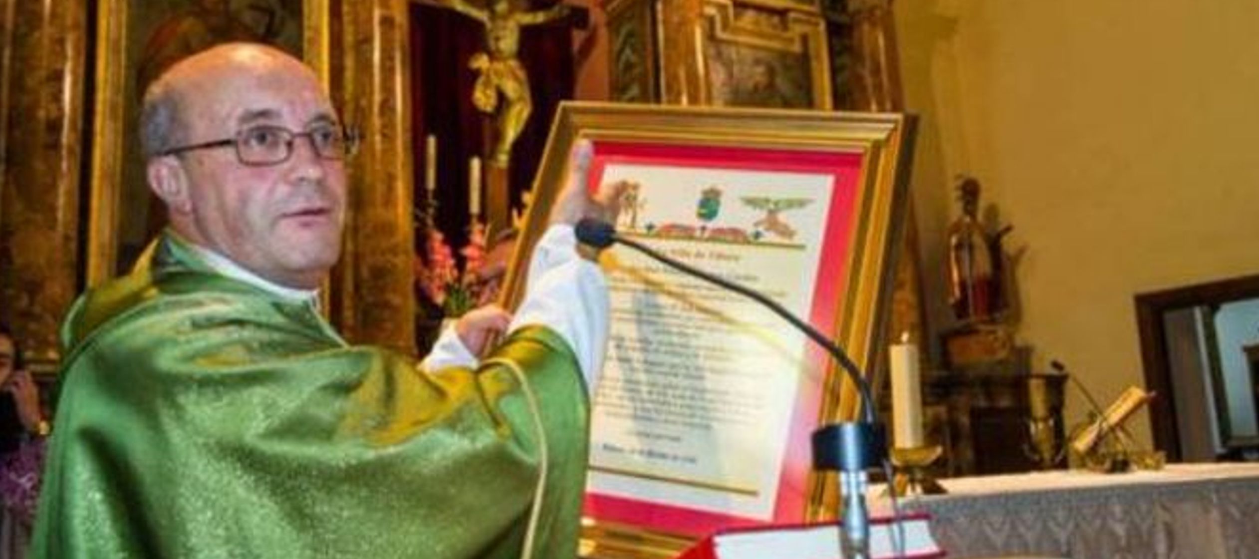 El sacerdote José Manuel Ramos debe cumplir su suspensión en un monasterio fuera de...