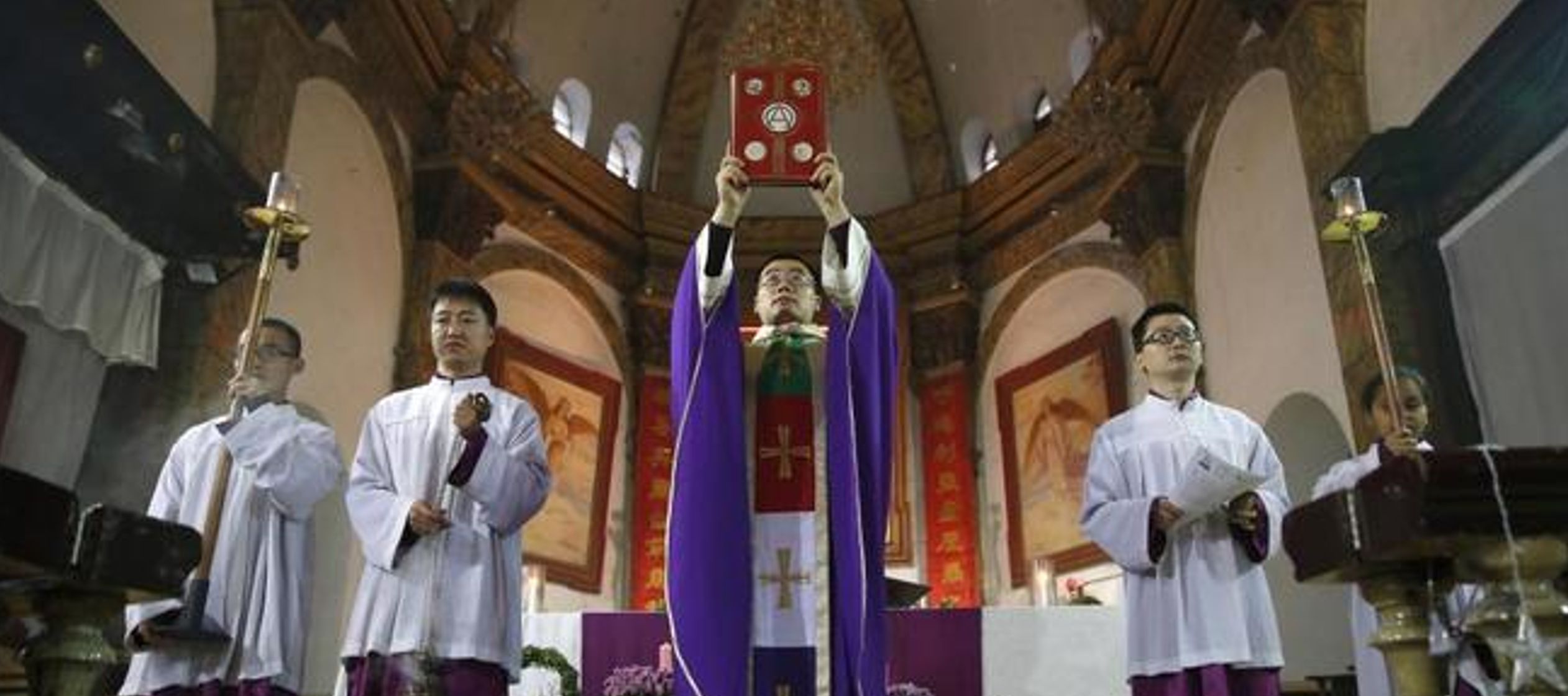 Además, por primera vez, dos obispos chinos han sido autorizados a participar en el...