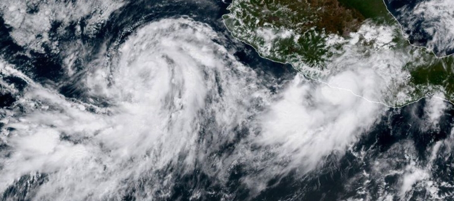 La tormenta se encontraba a unos 190 kilómetros al sur-suroeste de San Felipe,...
