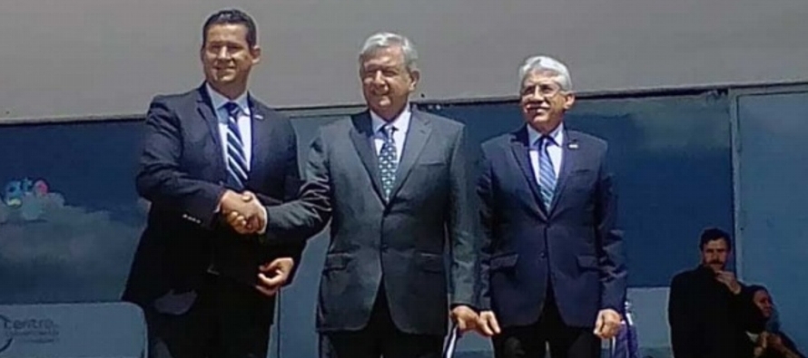 López Obrador dijo a los medios de comunicación que será en el mitin de esta...